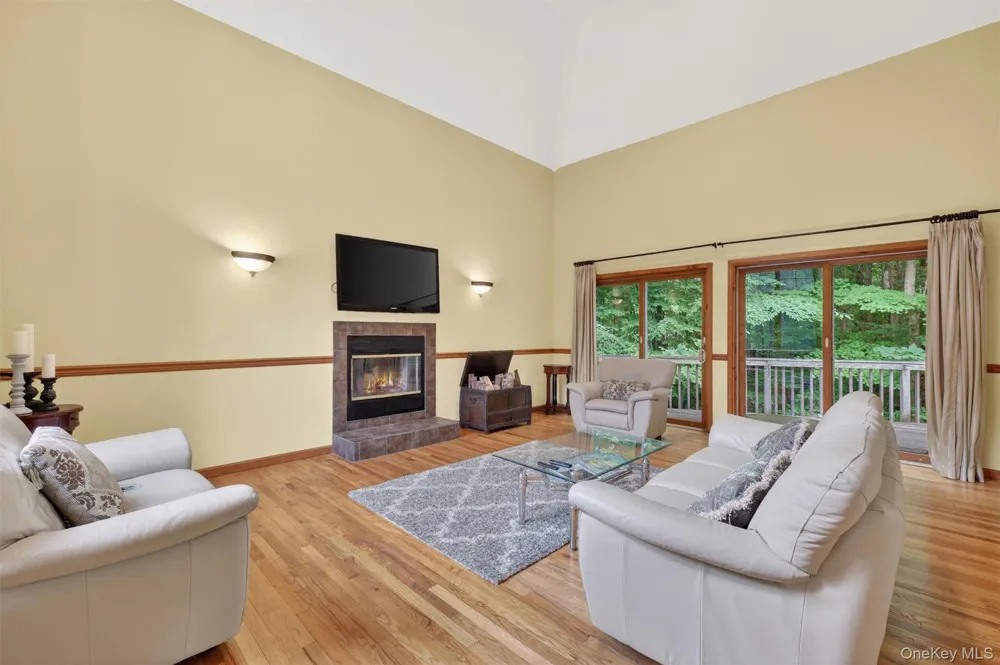 21 Huyler Drive Hyde Park, NY 12538