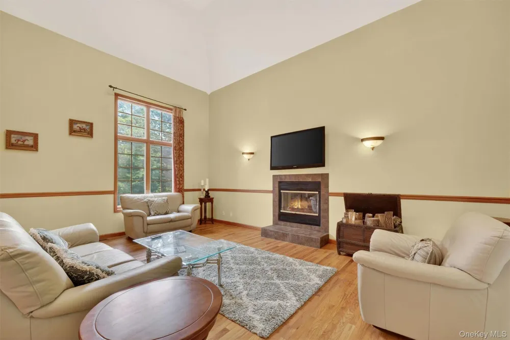 21 Huyler Drive Hyde Park, NY 12538