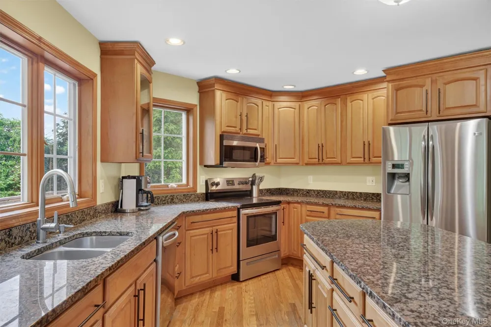 21 Huyler Drive Hyde Park, NY 12538
