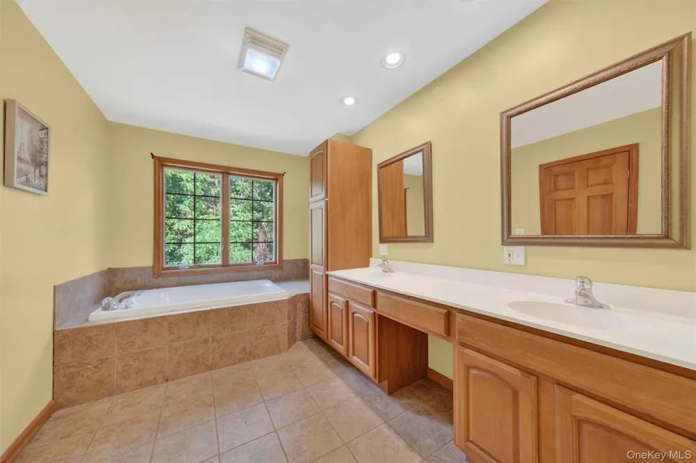 21 Huyler Drive Hyde Park, NY 12538