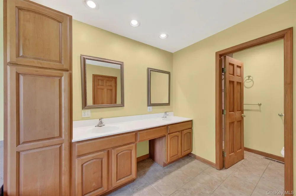 21 Huyler Drive Hyde Park, NY 12538
