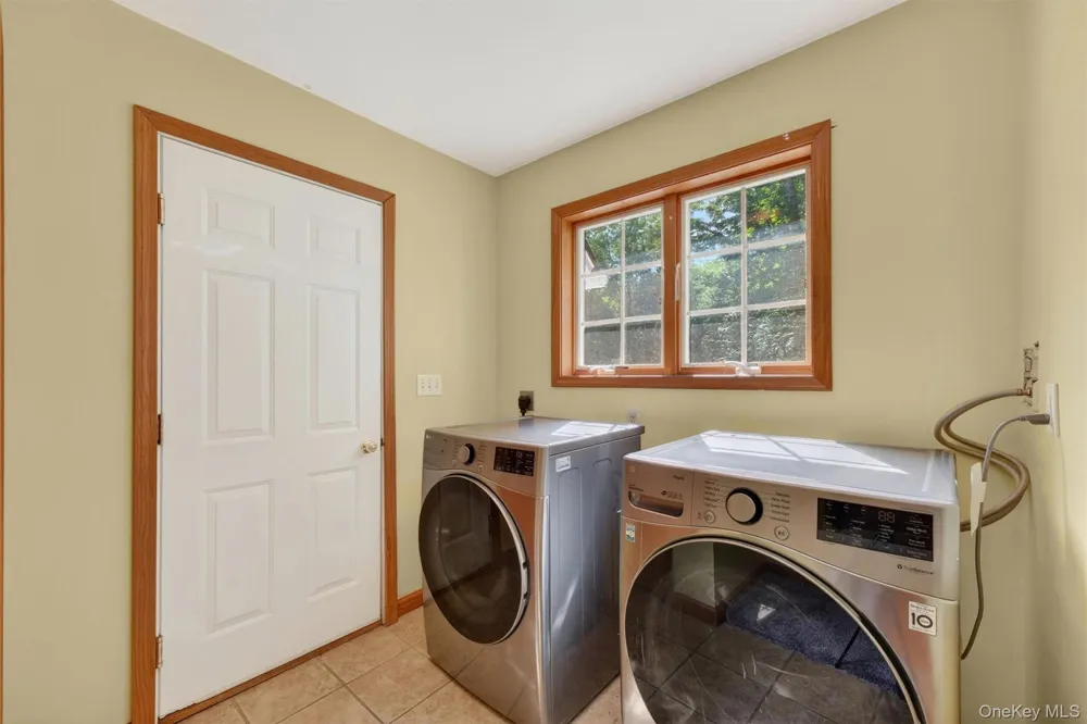 21 Huyler Drive Hyde Park, NY 12538