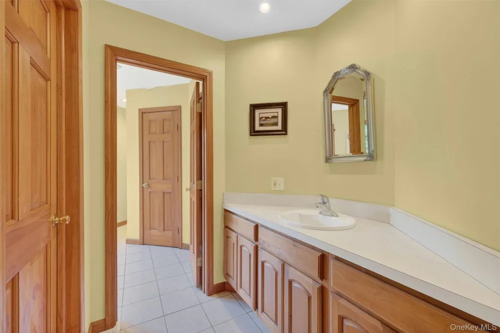 21 Huyler Drive Hyde Park, NY 12538