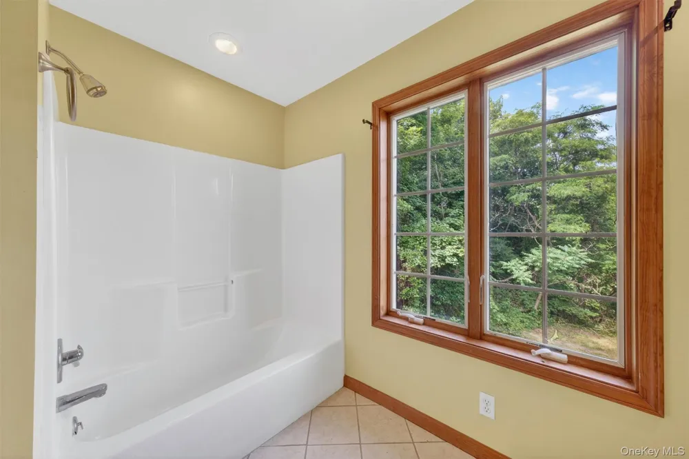 21 Huyler Drive Hyde Park, NY 12538