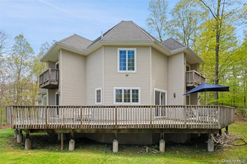 21 Huyler Drive Hyde Park, NY 12538