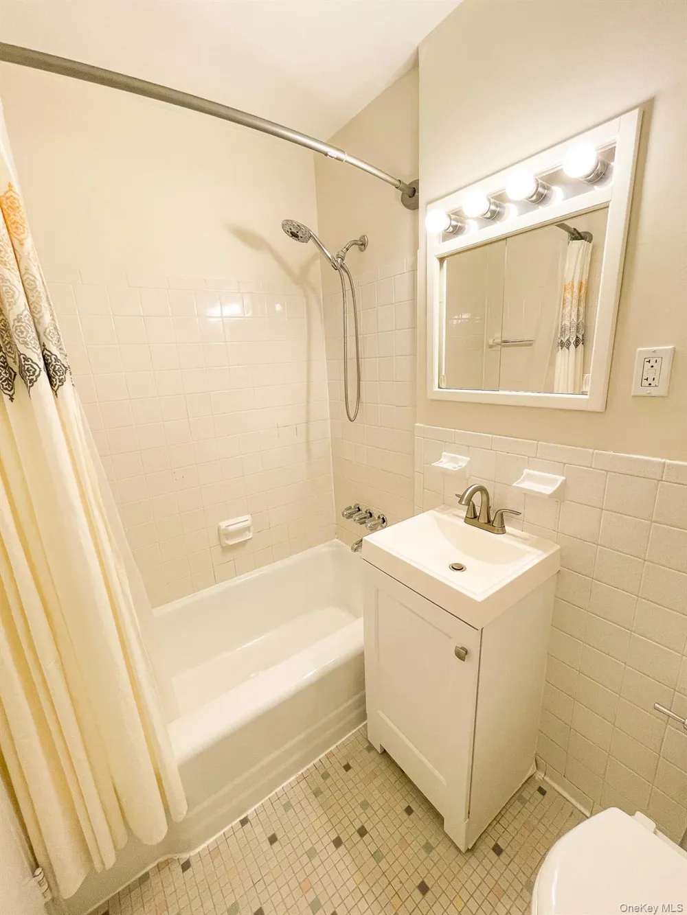 15105 Cross Island Parkway #2C Whitestone, NY 11357