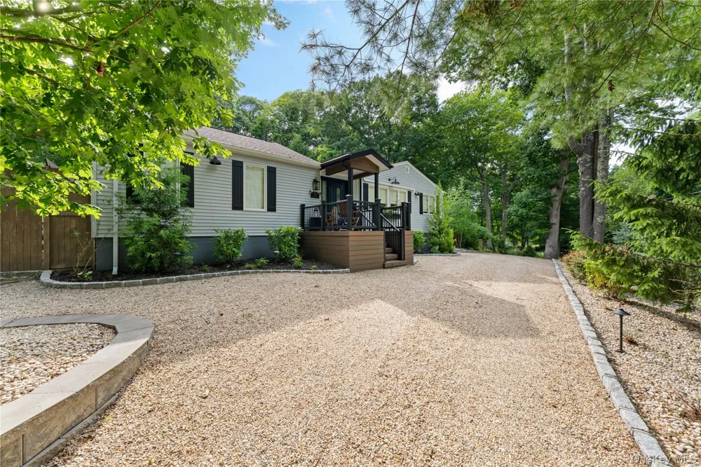 337 Side Road Wading River, NY 11792