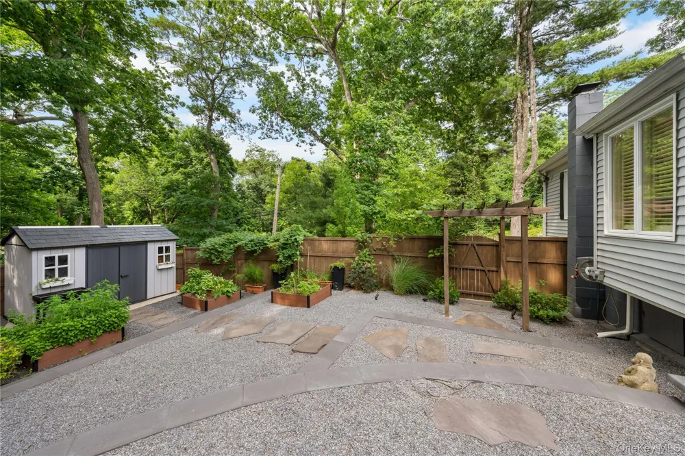 337 Side Road Wading River, NY 11792