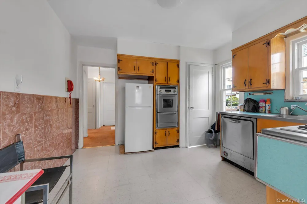 194-04 56th Avenue Fresh Meadows, NY 11365