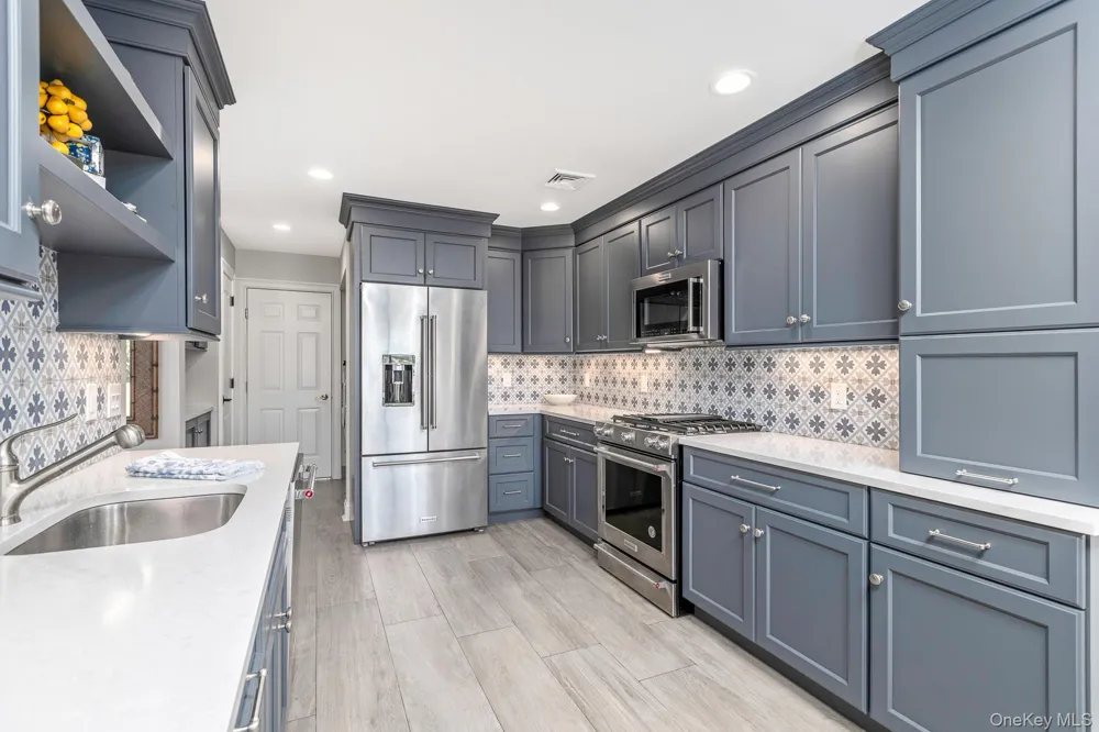 4004 The Fairway Baiting Hollow, NY 11933