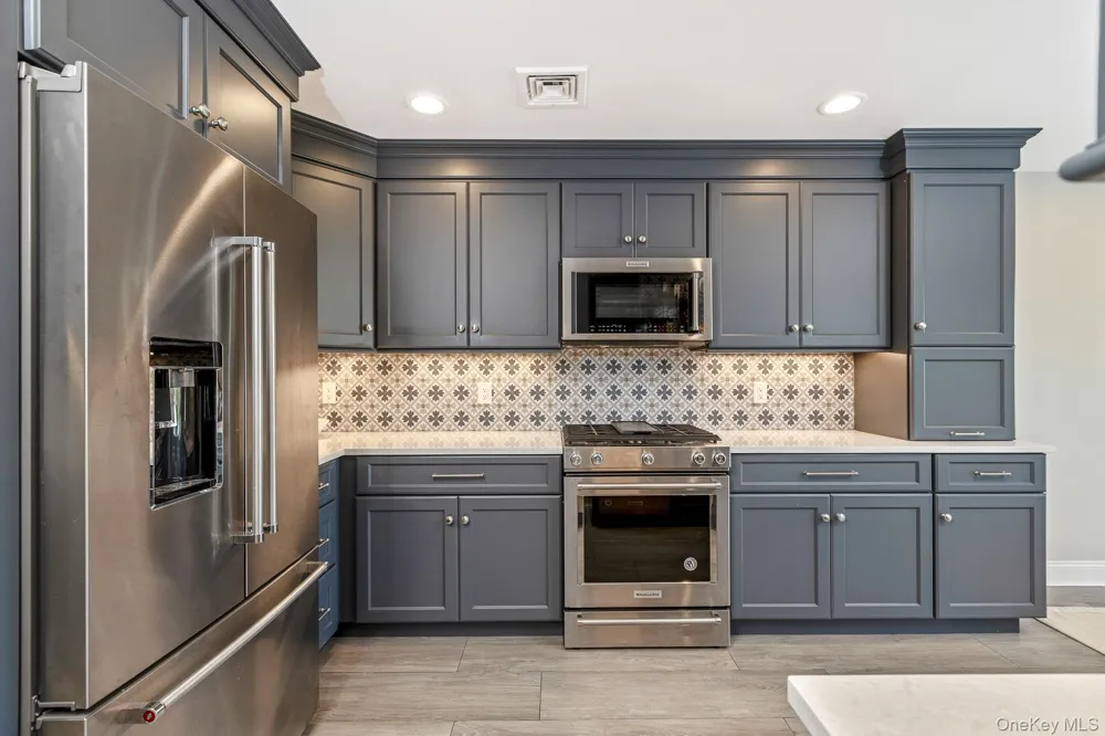 4004 The Fairway Baiting Hollow, NY 11933