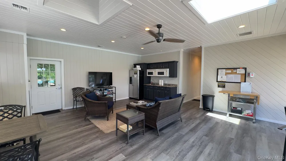 4004 The Fairway Baiting Hollow, NY 11933