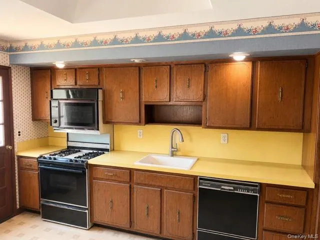 106 Rockland Lane Spring Valley, NY 10977