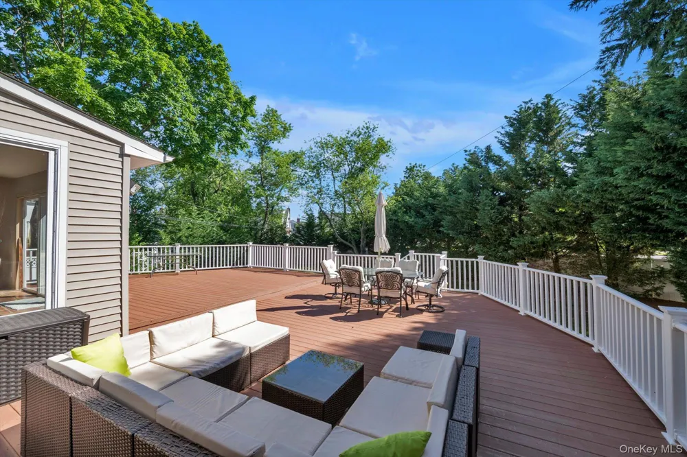 16 Walnut Road East Rockaway, NY 11518