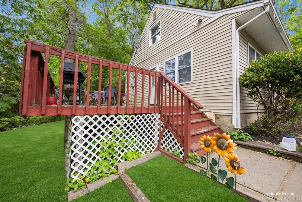 127 Hallock Landing Road Rocky Point, NY 11778