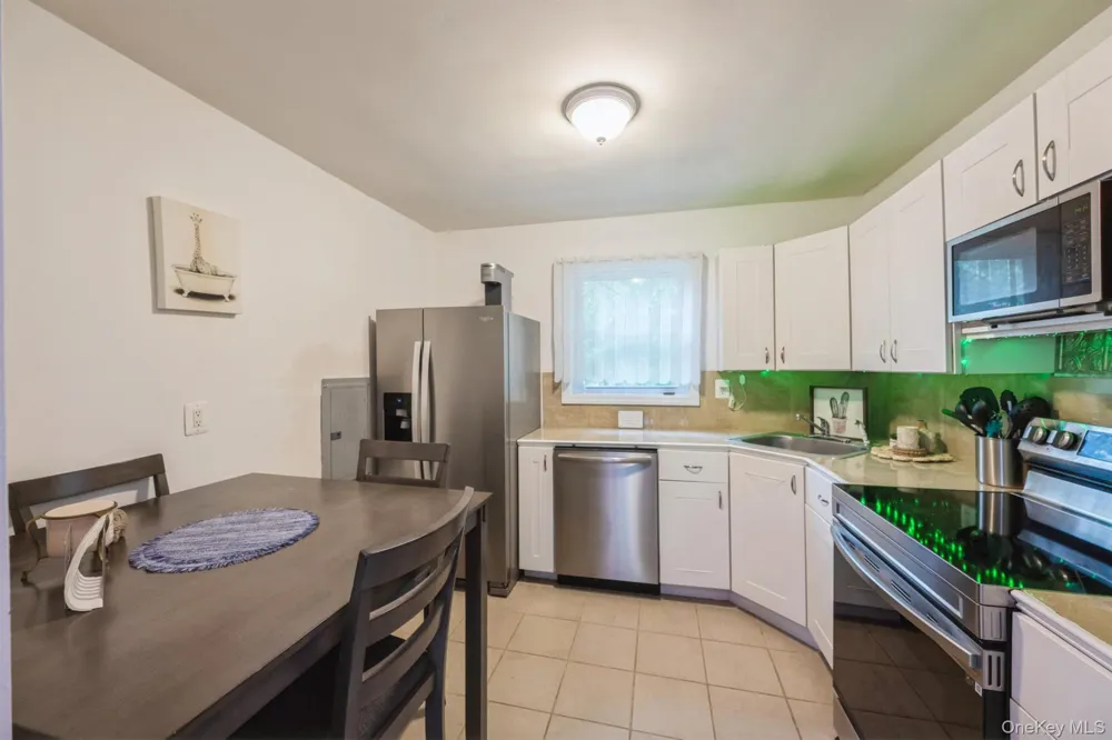 127 Hallock Landing Road Rocky Point, NY 11778