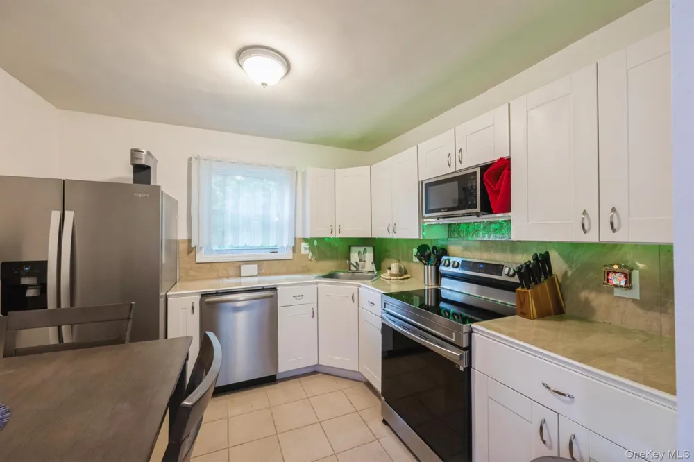 127 Hallock Landing Road Rocky Point, NY 11778