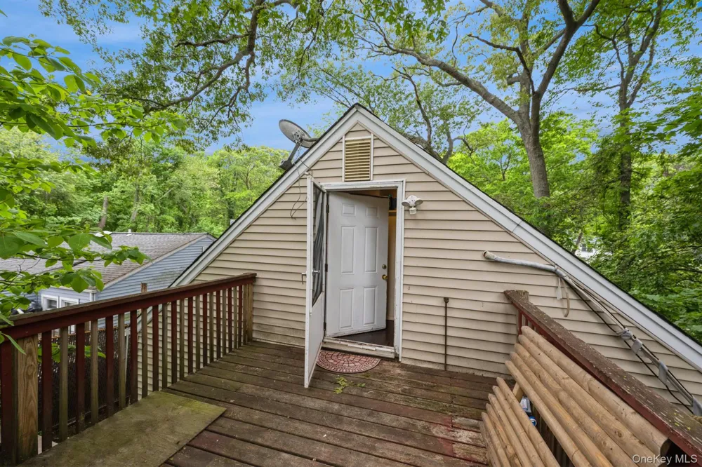 127 Hallock Landing Road Rocky Point, NY 11778