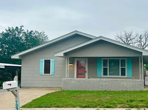 709 S 6th Street