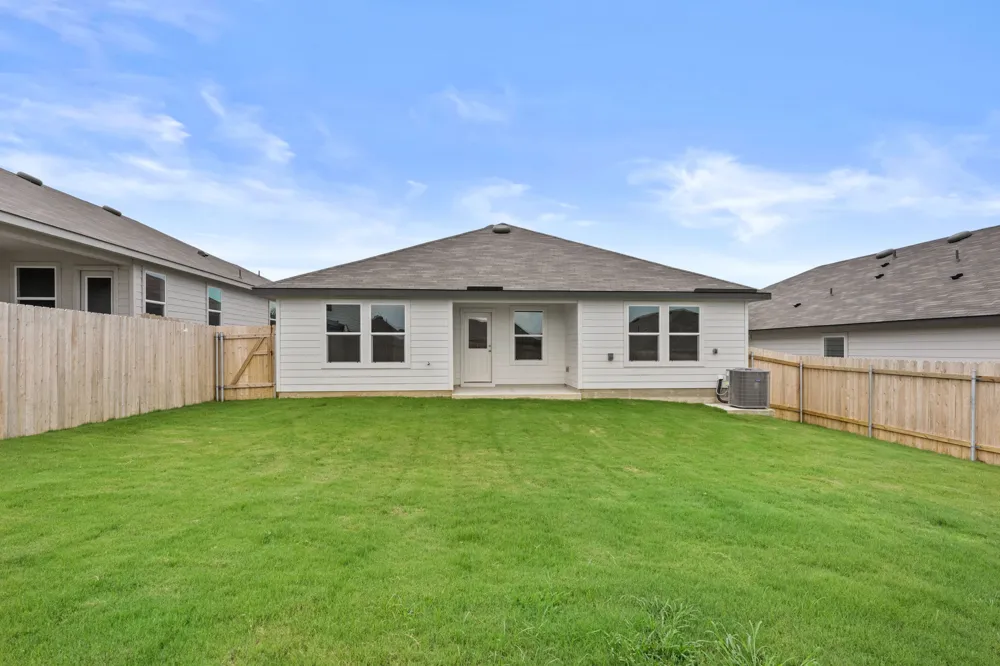 323 Boatman Cove Seguin, TX 78155