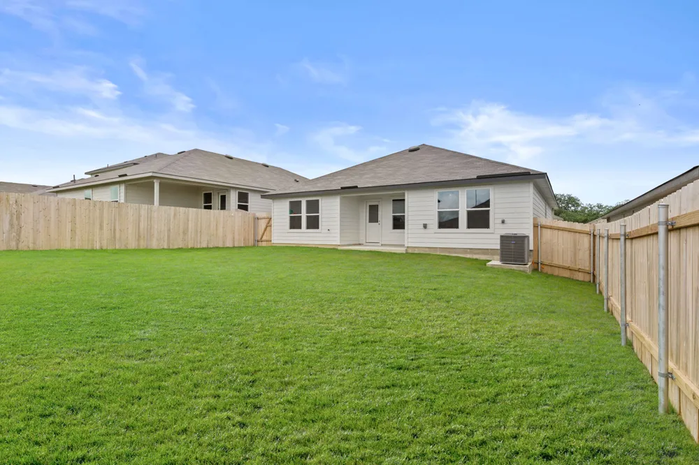 323 Boatman Cove Seguin, TX 78155