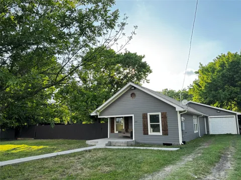 385 Main Street