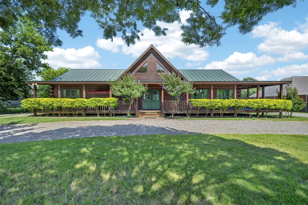 2270 Mitchell Road Krum, TX 76249