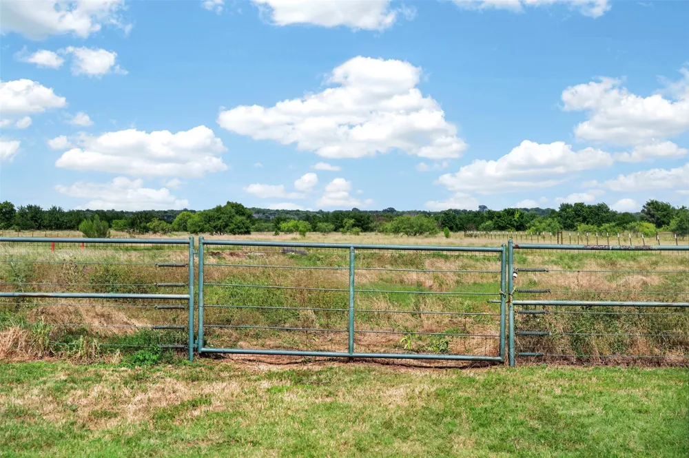 2270 Mitchell Road Krum, TX 76249