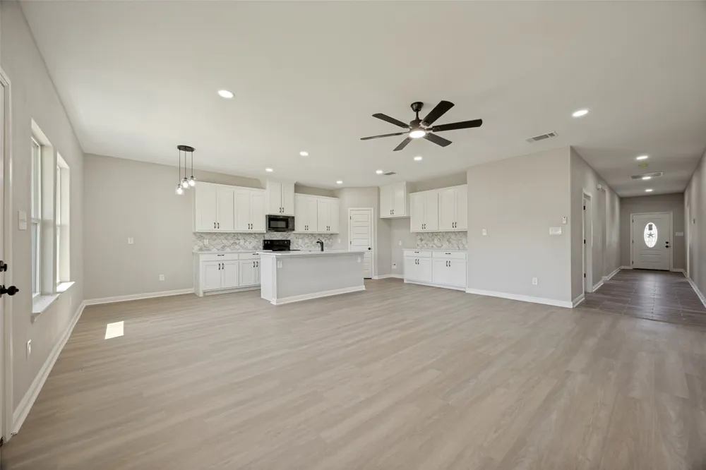 1948 County Road 1255 Savoy, TX 75479