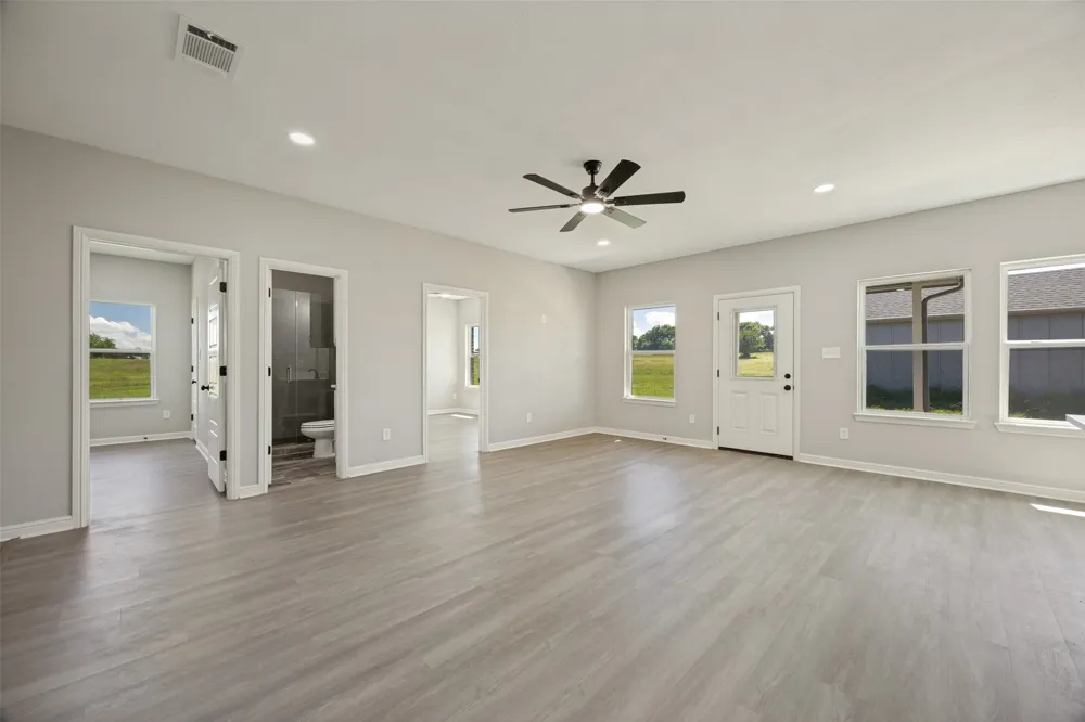 1948 County Road 1255 Savoy, TX 75479