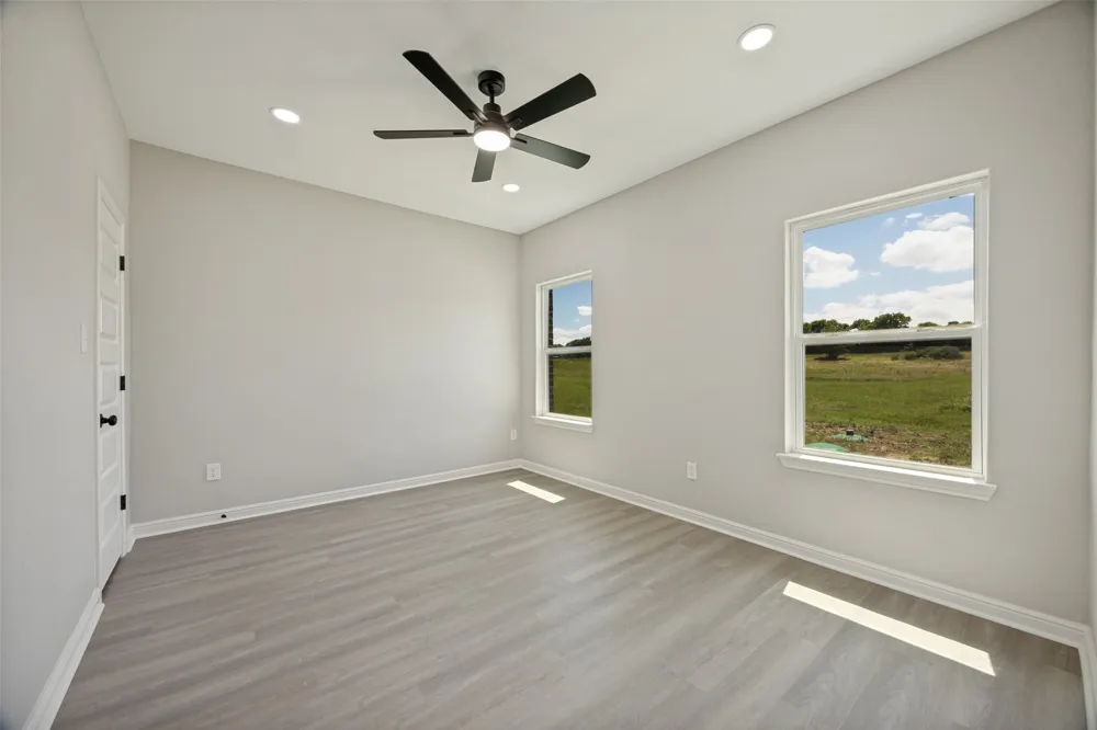 1948 County Road 1255 Savoy, TX 75479