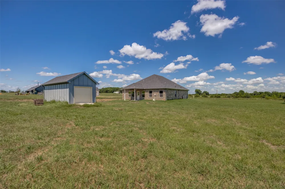 1948 County Road 1255 Savoy, TX 75479