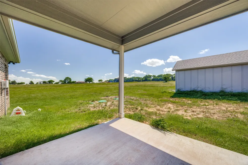 1948 County Road 1255 Savoy, TX 75479