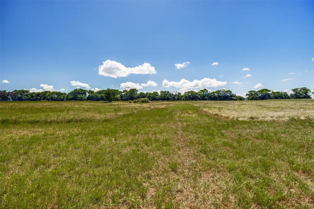 1948 County Road 1255 Savoy, TX 75479