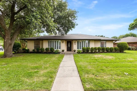 1809 Greenway Drive