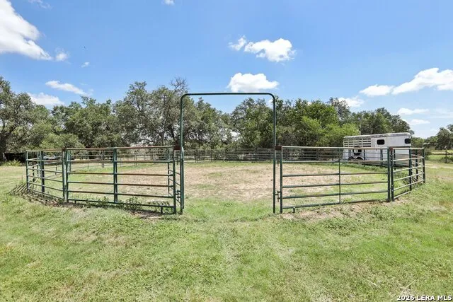519 Brasstown Dr Blanco, TX 78606
