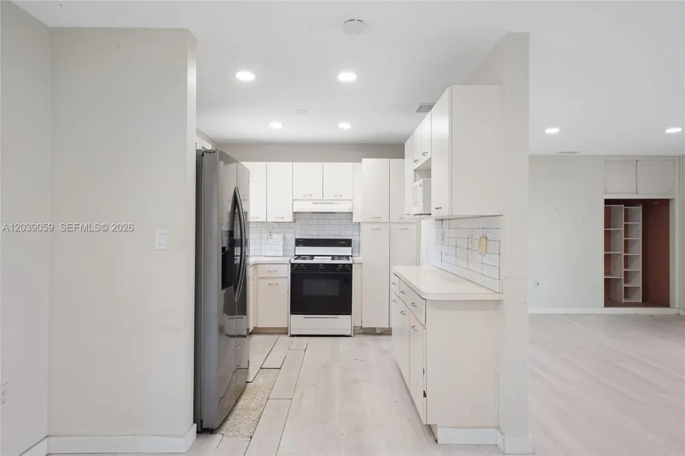 10051 SW 13th Ter Miami, FL 33174
