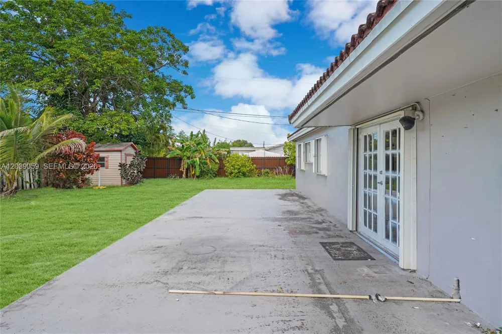 10051 SW 13th Ter Miami, FL 33174