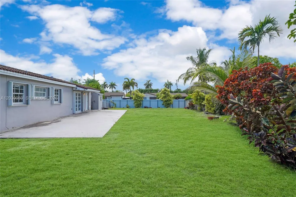 10051 SW 13th Ter Miami, FL 33174