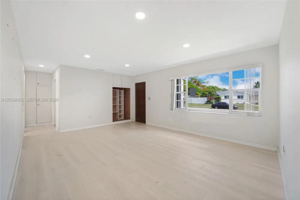 10051 SW 13th Ter Miami, FL 33174