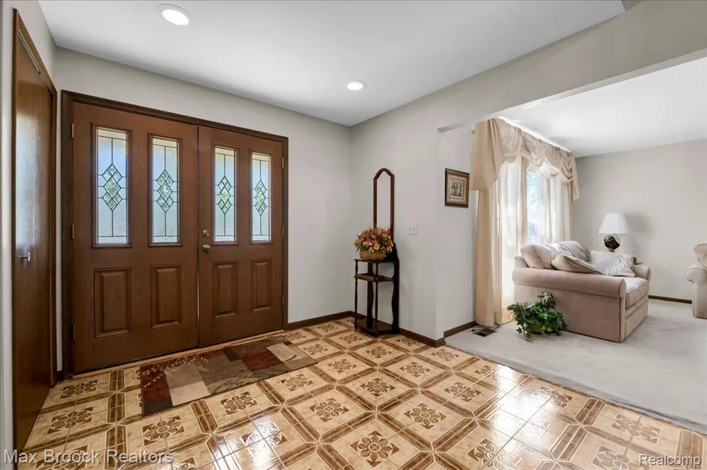 217 Stonetree Circle Rochester Hills City, MI 48309
