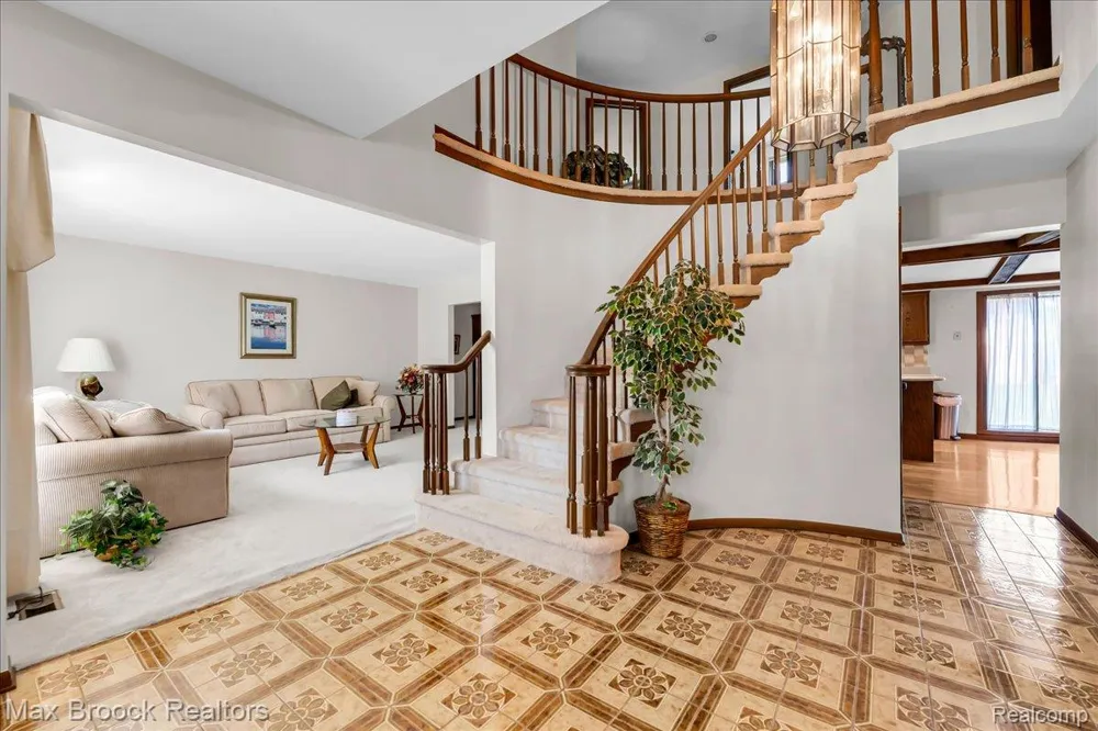217 Stonetree Circle Rochester Hills City, MI 48309