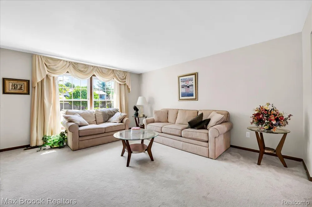 217 Stonetree Circle Rochester Hills City, MI 48309