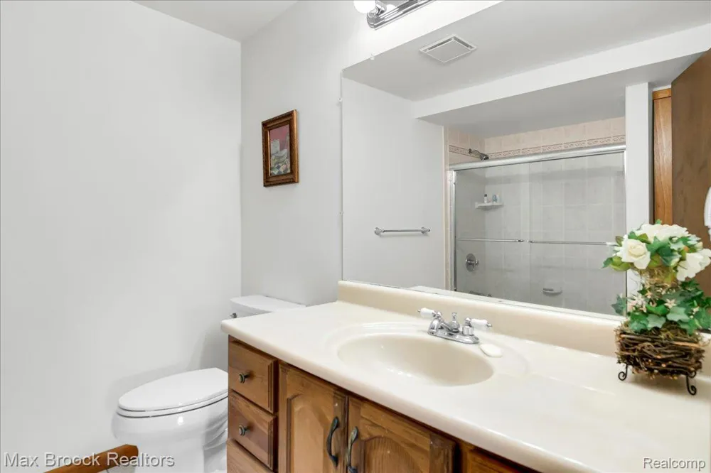 217 Stonetree Circle Rochester Hills City, MI 48309