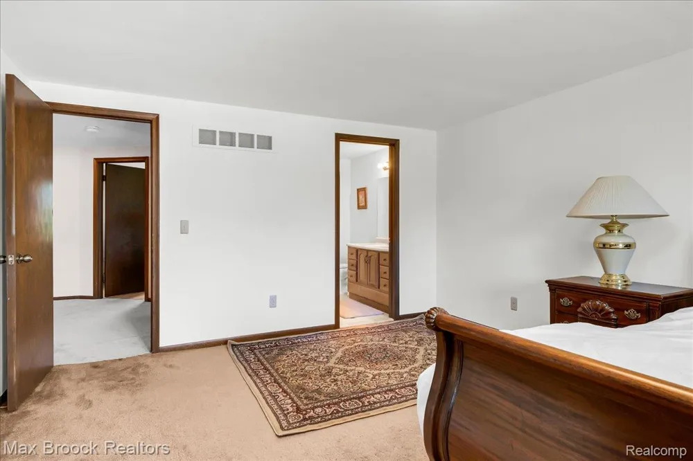 217 Stonetree Circle Rochester Hills City, MI 48309