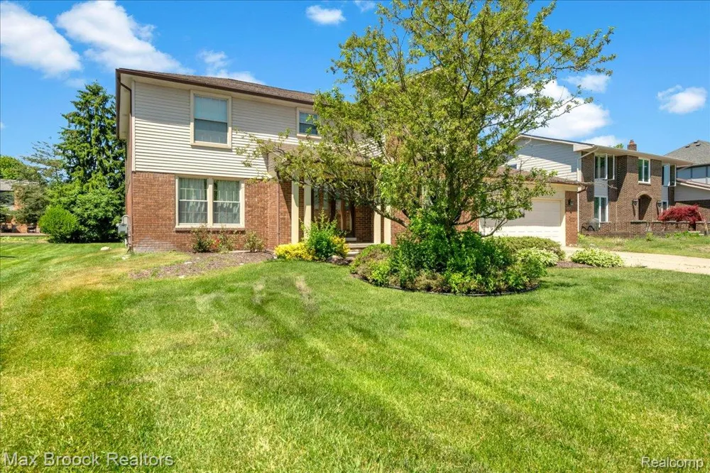 217 Stonetree Circle Rochester Hills City, MI 48309