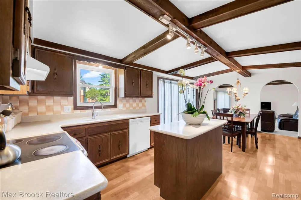 217 Stonetree Circle Rochester Hills City, MI 48309
