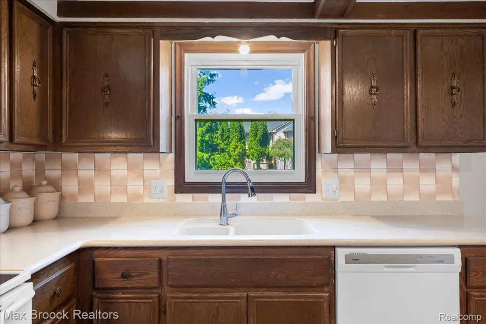 217 Stonetree Circle Rochester Hills City, MI 48309