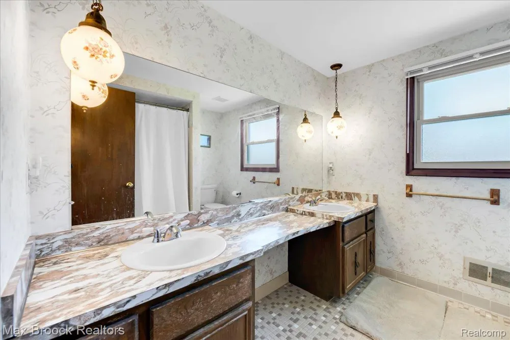 217 Stonetree Circle Rochester Hills City, MI 48309