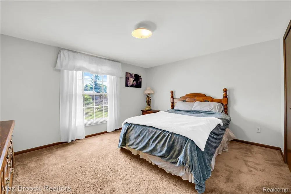217 Stonetree Circle Rochester Hills City, MI 48309